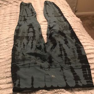 Lulu lemon wunder under tie die size 6
